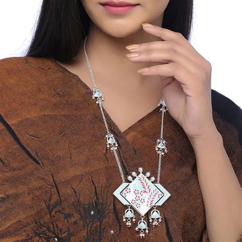Tahira Peacock Sparkling Silver Necklace – VOYLLA