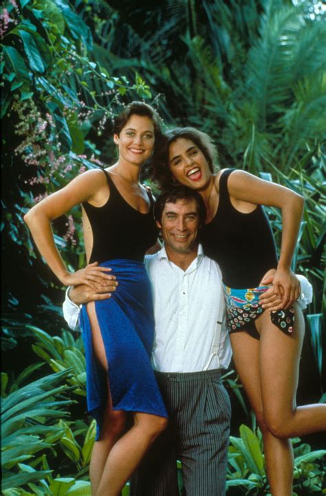 Carey Lowell, Timothy Dalton and Talisa Soto (Licence to Kill - 1989) | Timothy dalton, James ...
