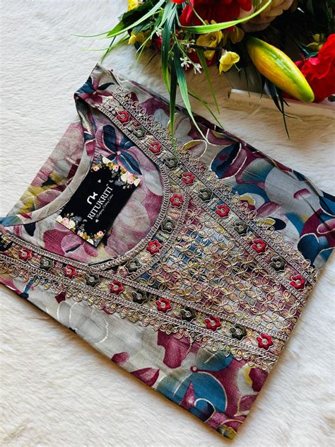 Muslin v-neck kurti – RITUKRITI