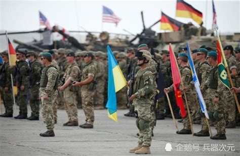 20万军队出现异动，乌克兰准备主动进攻，泽连斯基想激怒俄罗斯？_腾讯新闻