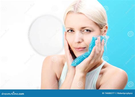 Toothache stock image. Image of bathroom, disease, health - 74688377