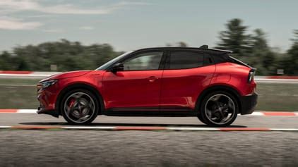 Alfa Romeo Junior Interior Layout & Technology | Top Gear