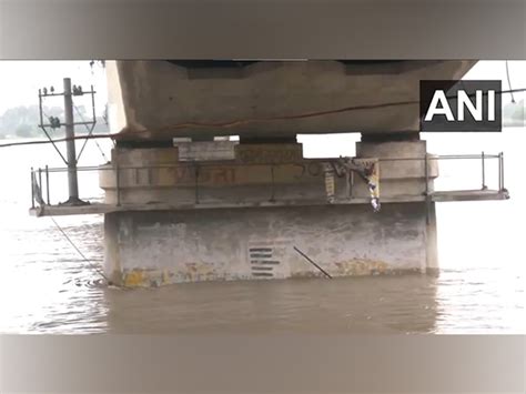 Uttar Pradesh: Ganga water level reaches closer to danger level, Saryu ...