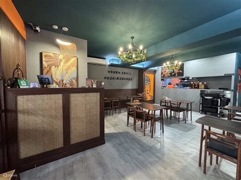 Thai Hen Thai-style Soup Noodles/Volcano Ribs - Taoyuan Train Station ...