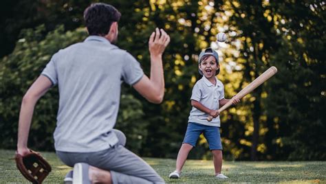 Kids Playing Baseball 的图像结果