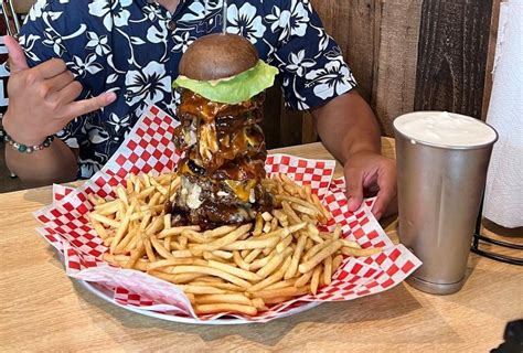 Honolulu Burger Cos "Aloha" Burger Challenge in Waikiki, Hawaii ...