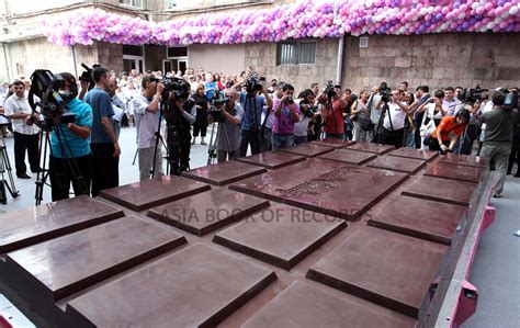 LARGEST CHOCOLATE BAR - Asia Book of Records