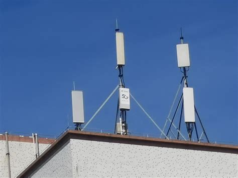 C4D立体科技商务电信5G通讯芯片蓝背景图片免费下载-千库网