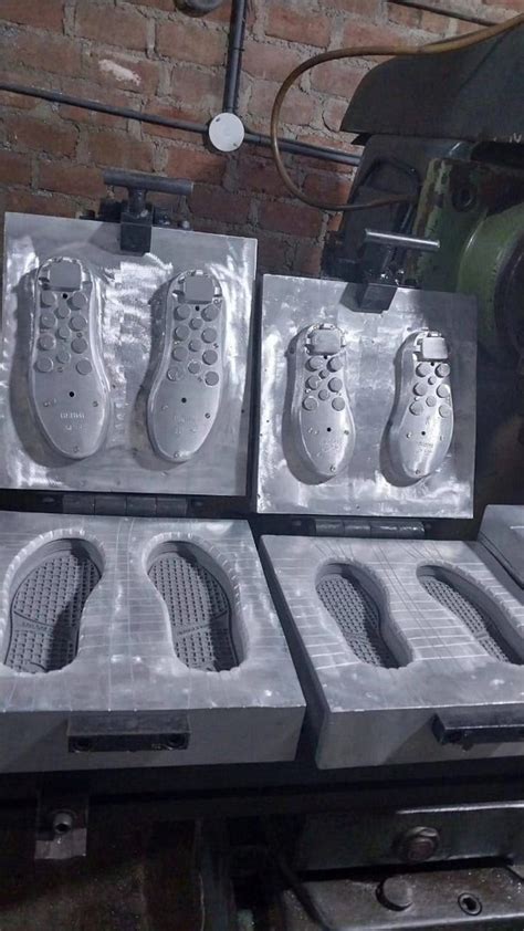 Compression Molding Process Shoe 的图像结果