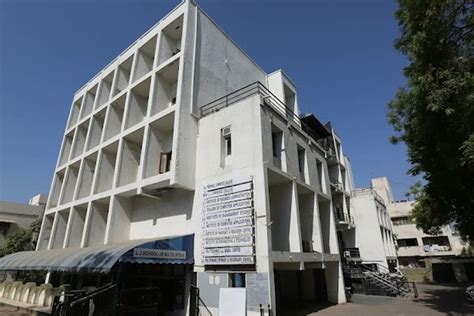 LJ Institute of Business Administration Ahmedabad Campus: Photos ...