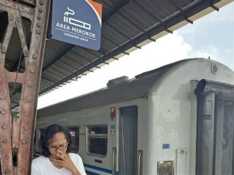 Beberapa Menit Yang Membahagiakan Dalam Perjalanan Kereta Api » Boleh ...