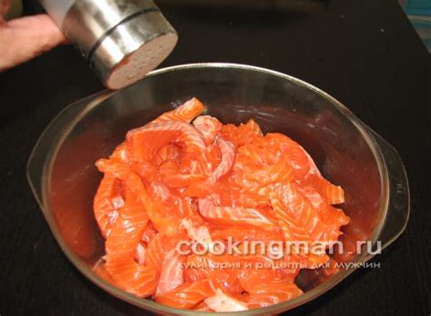 Слабосоленая форель маринованная в луке и черном перце - Кулинария для ...