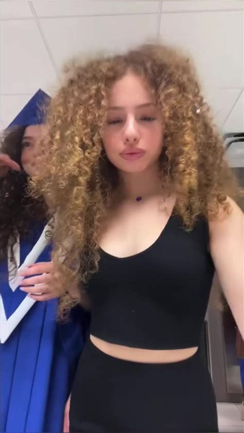 kalogeras sisters in 2025 | Sister photos, Premiere, Daughter