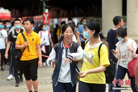 全国多地2020高考结束 考生走出考场的珍贵瞬间_新浪图片