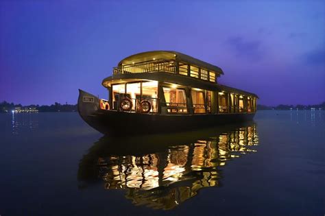Alleppey Houseboats | Alleppey Boat House - Waves and Dales Alleppey ...