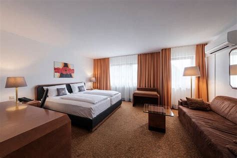 HOTEL FLORA STUTTGART-MOHRINGEN - Hotel Reviews, Photos, Rate ...