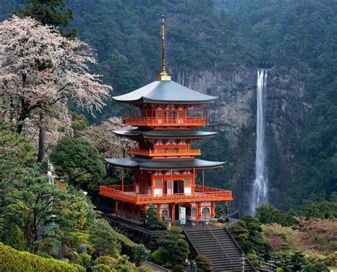 Nachi Falls and Pagoda, Japan | Beautiful places in the world, Most ...