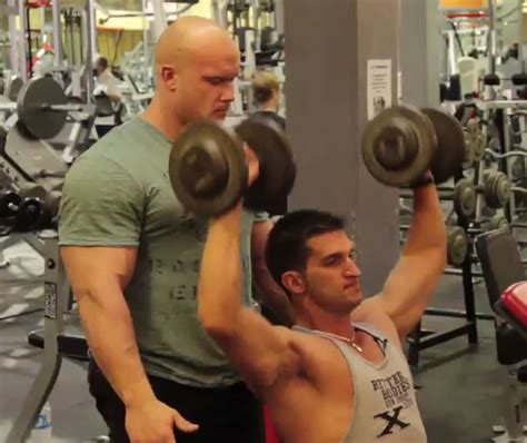 4 Best Muscle Building Workouts for Beginners & Skinny Guys