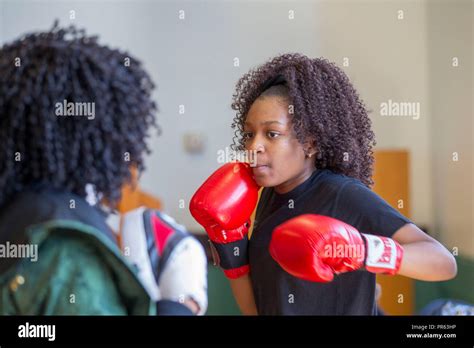 Girls Boxing Training 的图像结果