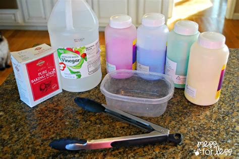 Baking Soda Easter Eggs - Mess for Less