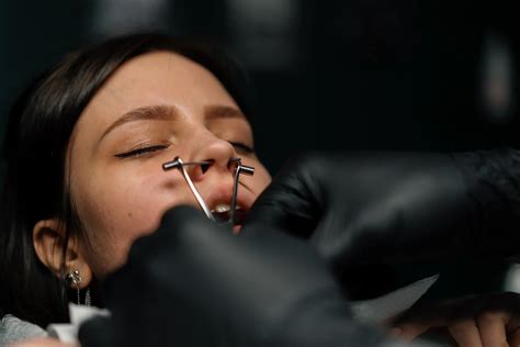 Nose Piercing Pain: 8 Types & 4 Real Causes Explained