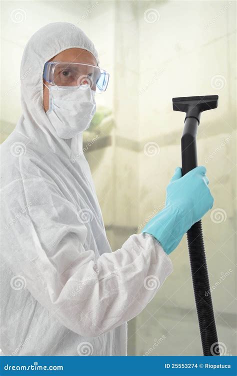 Protection Suits for Clean Up 的图像结果