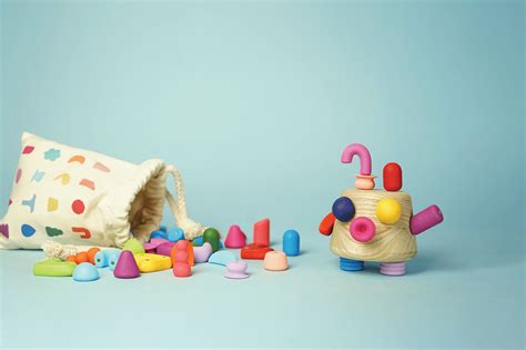 CAM婴童世界创意玩具广告 [17P] - 平面设计