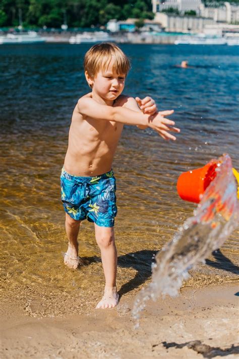 Page 23 | Water pistol Images - Free Download on Freepik