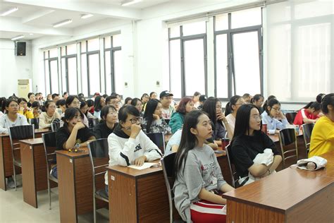 外文学院举办“中国梦与新时代外语学生的使命”专题讲座