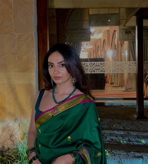 Mehar Bano Epitomizes the Essence of Traditional Charm In Stunning ...