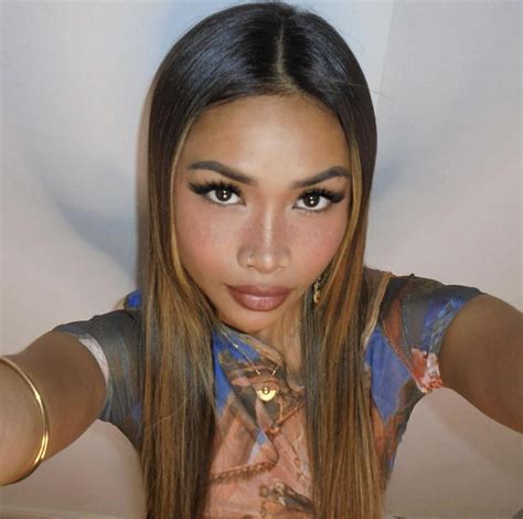 Kik @ bootyluvr808 if that fat ass got your cock interested. Pretty ...