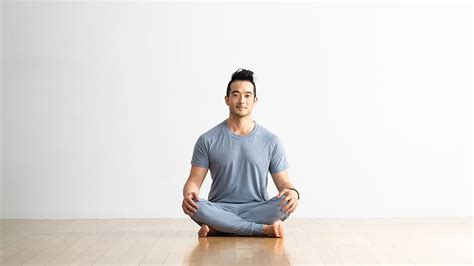 Top 15 Sitting Yoga Asanas for Beginners, Advanced Poses & Benefits