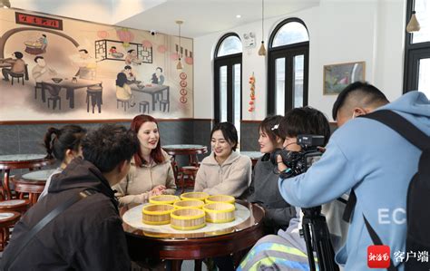 纪录片《村里来了外国人》走进江门、茂名 讲好华侨城美丽乡村建设故事