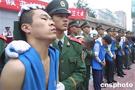 图文：北京警方打击抢劫犯罪 公开逮捕犯罪嫌疑人
