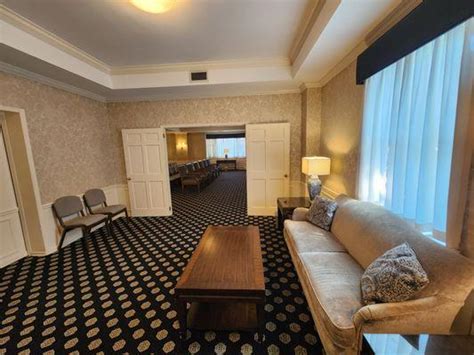 Robertaccio Funeral Home, 85 Medford Ave, Patchogue, NY 11772, US ...