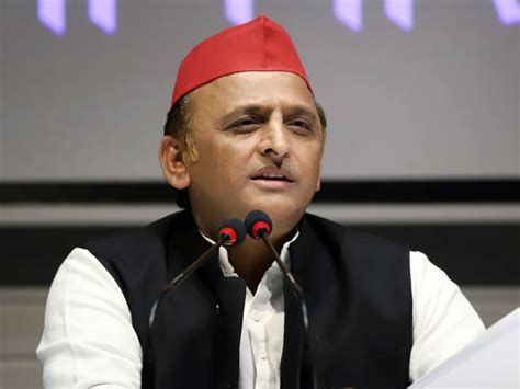 उत्तर प्रदेश की भाजपा सरकार में छुट्टा पशुओं के कारण लोग बुरी तरह ...