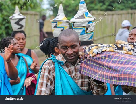 People Africa Rwandan Native People Dancing Stock Photo 2516718247 | Shutterstock