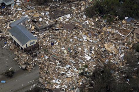 Hurricane Model Tracks 的图像结果