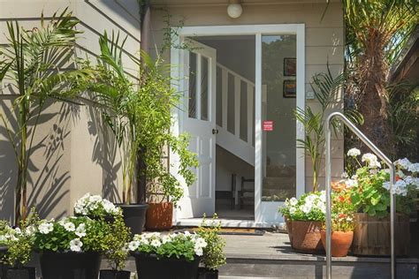 MONTGOMERY'S VINEYARD COTTAGE (Blenheim, Marlborough) - B&B Reviews ...