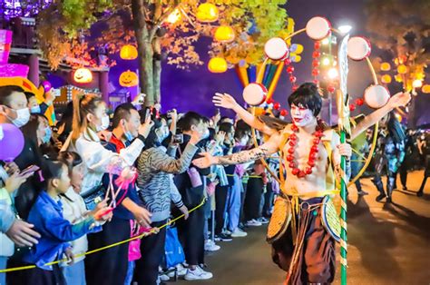 2020武汉欢乐谷万圣节开幕 夜场来袭精彩不停 - 国际在线移动版