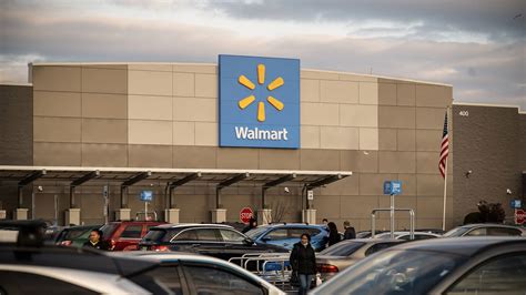 Walmart store managers get raises: higher salaries, profit-tied bonus
