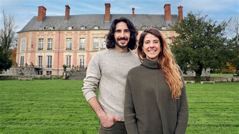 ‘Castle Impossible’ Hosts Uncover 400-Year-Old Hidden Artwork