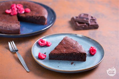 Flourless chocolate cake - Italian recipes by GialloZafferano