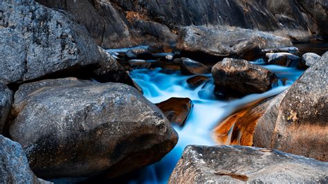 Download wallpaper 2560x1440 stones, water, rock, flow widescreen 16:9 ...
