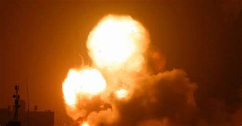 Israel Balas Tembakan Roket dengan Serang Hamas di Jalur Gaza