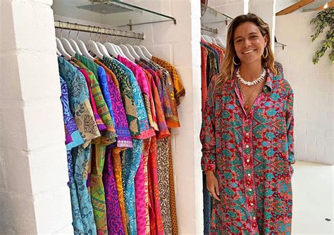 Devi Store aus Luxemburg produziert Kleider mit Frauen in Indien