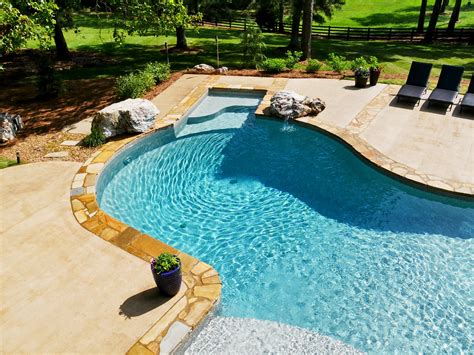 Luxury Pools: The Ultimate in Design & Relaxation in Your Backyard ...
