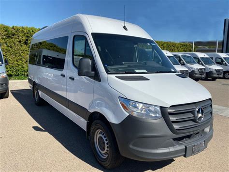 12 Passenger Vans for Rent 的图像结果