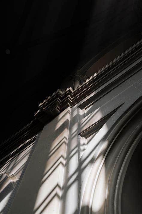 Collum Inside Building 的图像结果