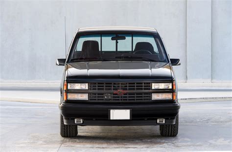 Chevy 454 SS: The '90s Performance Truck With Legendary Big-Block Muscle Under Its Hood ...